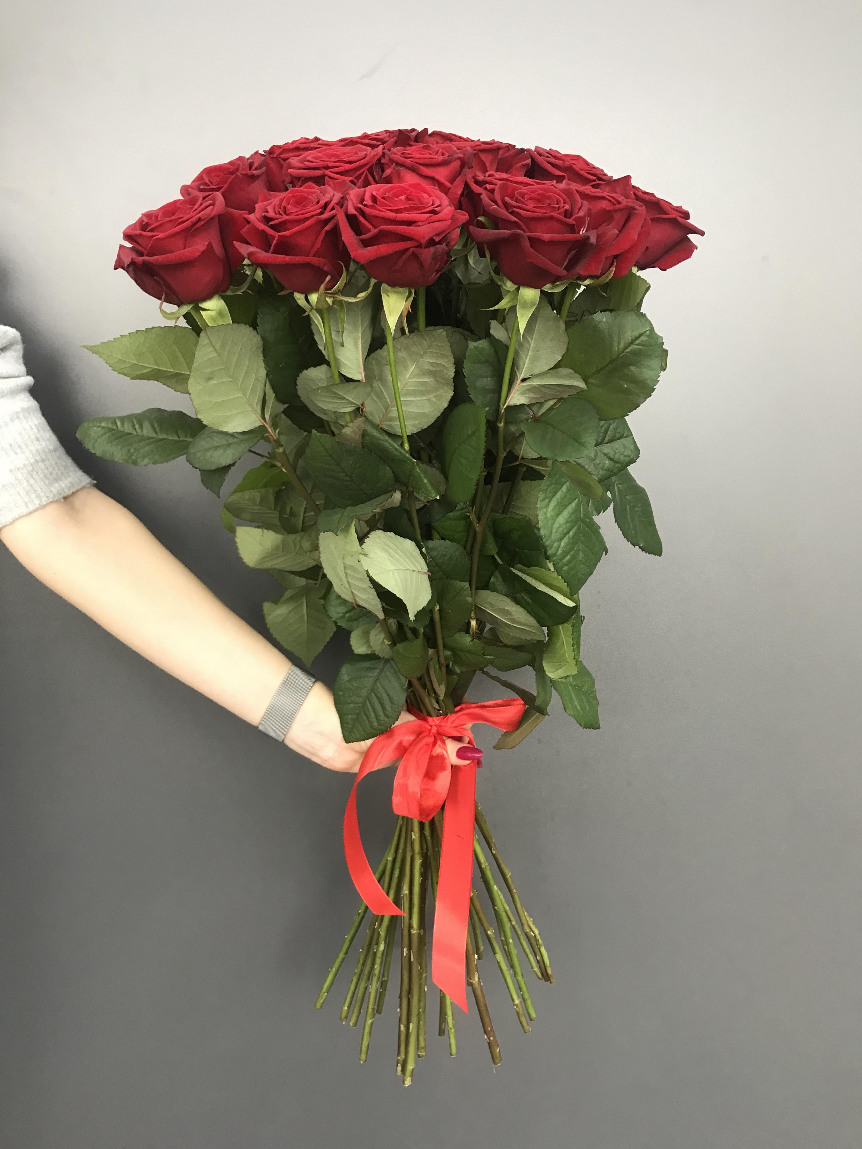 Букет "25 красных роз" - Цветочный салон ЦветкоFF Тюмень