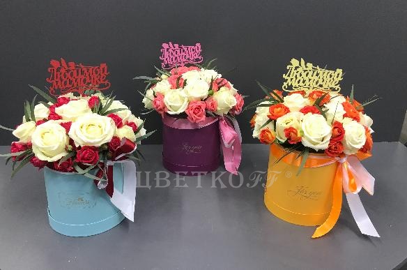 Коробка с розами *Ассорти * из цветов