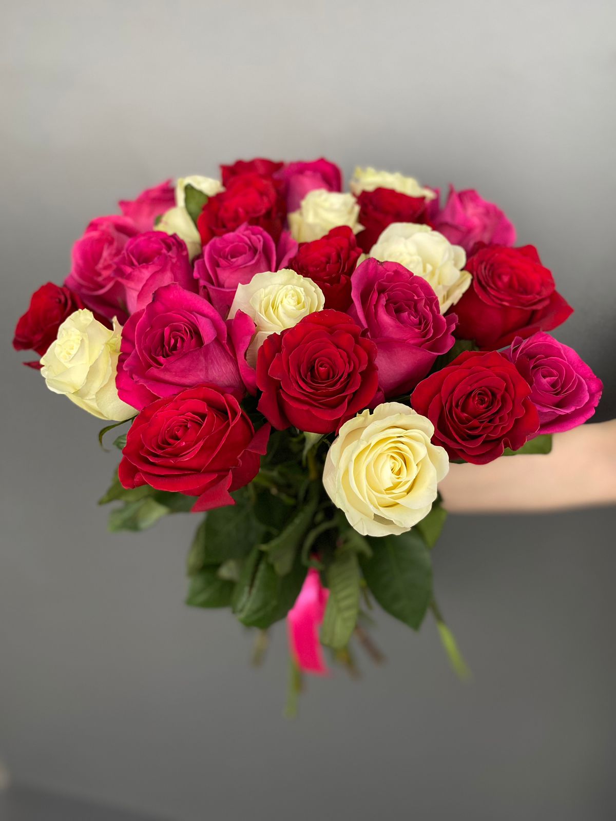 Роза Эквадор Микс 25 - Цветочный салон ЦветкоFF Тюмень