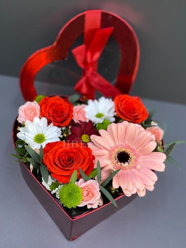 Коробка цветов "Комплимент" из цветов