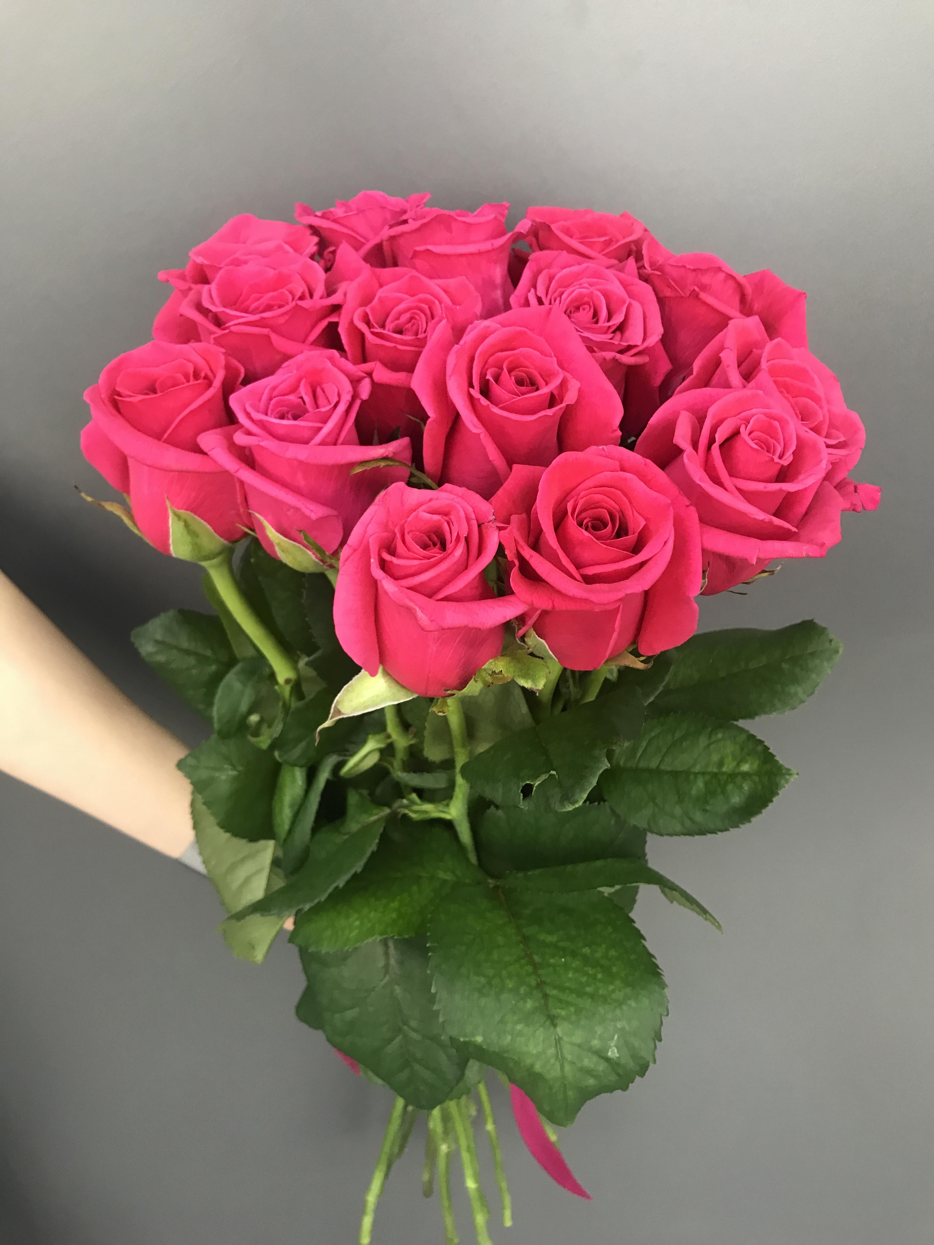 Букет "15 ярко-розовых роз" - Цветочный салон ЦветкоFF Тюмень